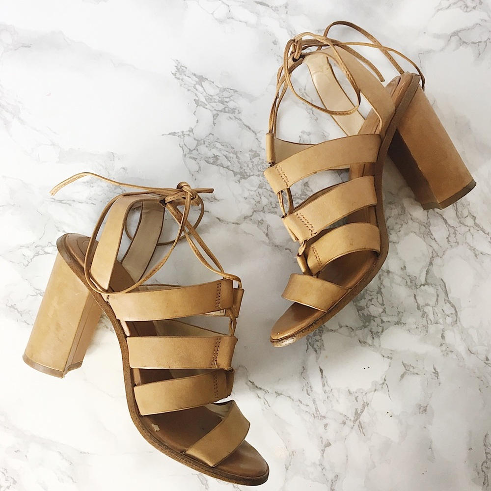 5/$15 Banana Republic Eryn Leather Heeled Sandal